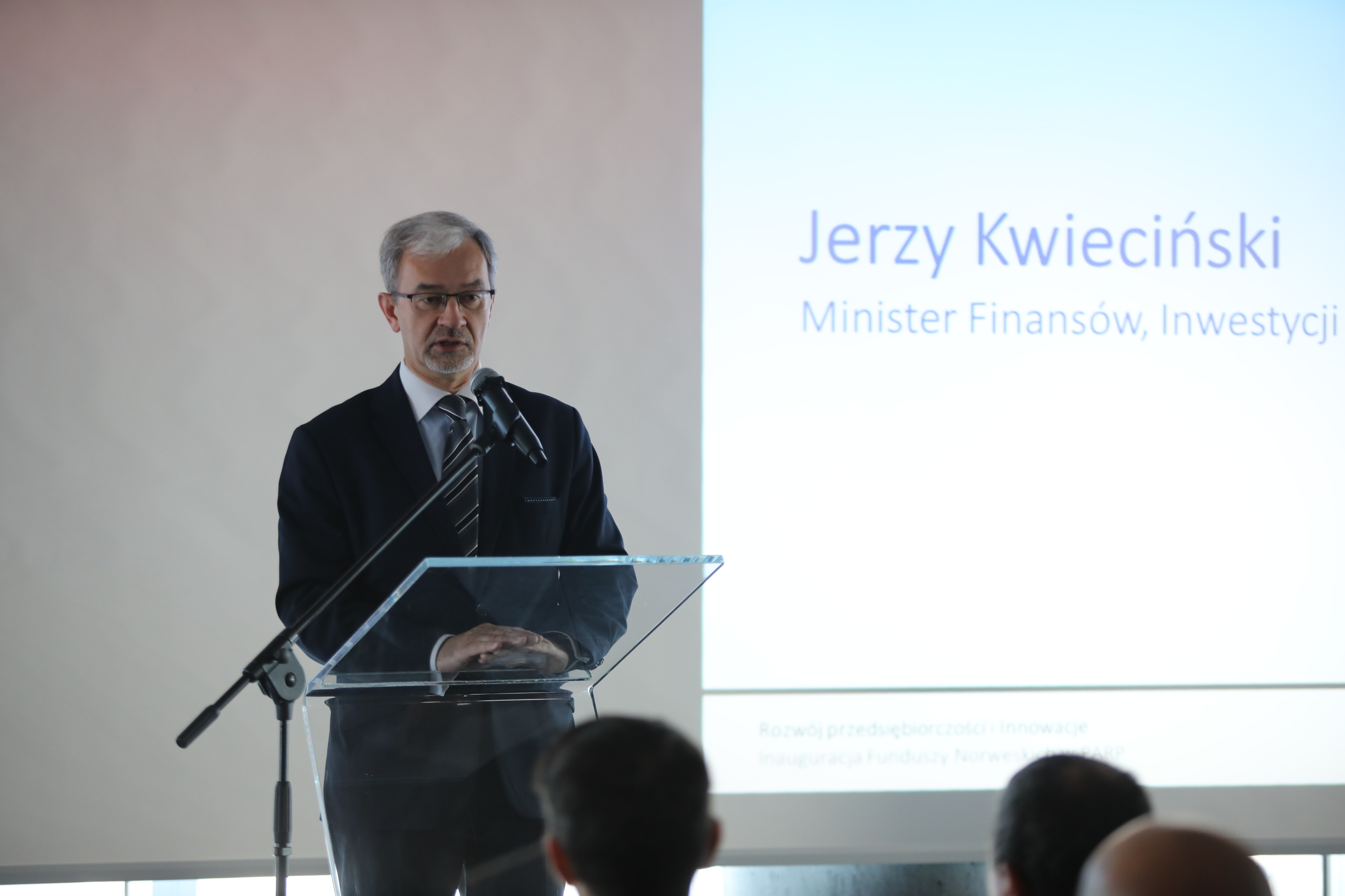 Jerzy Kwieciński – Minister Finansów, Inwestycji i Rozwoju na konferencji otwierającej nowy program PARP finansowany ze środków Norweskiego Mechanizmu Finansowego