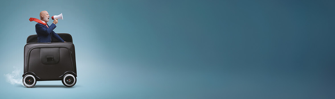 Grafika z człowiekiem w walizce.