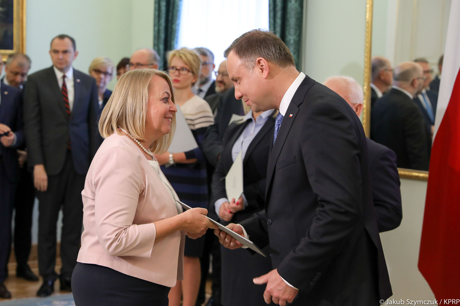 Małgorzata Oleszczuk przyjmująca nominację do kapituły od Prezydenta Andrzeja Dudy