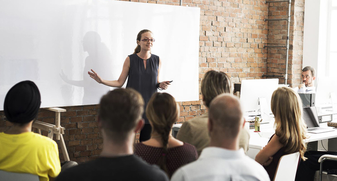 Porozmawiajmy o funduszach. 5 dróg do rozwoju Twojego biznesu – cykl podcastów PARP