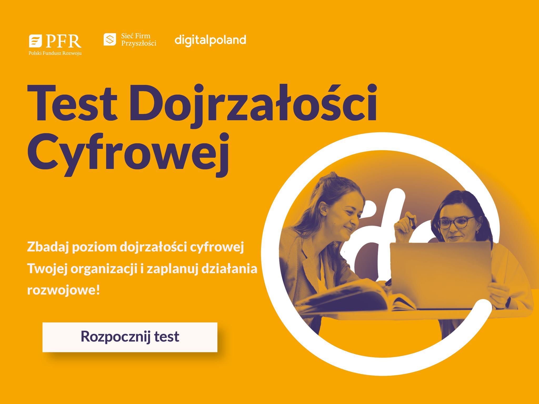 Tekst na pomarańczowym tle: Test Dojrzałości Cyfrowej. Zbadaj poziom dojrzałości cyfrowej Twojej organizacji i zaplanuj działania rozwojowe. Rozpocznij test