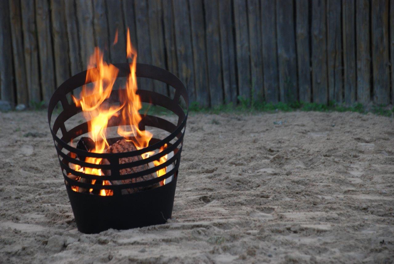 Zdjęcie pojemnika typu grill z wysokim płomieniem 