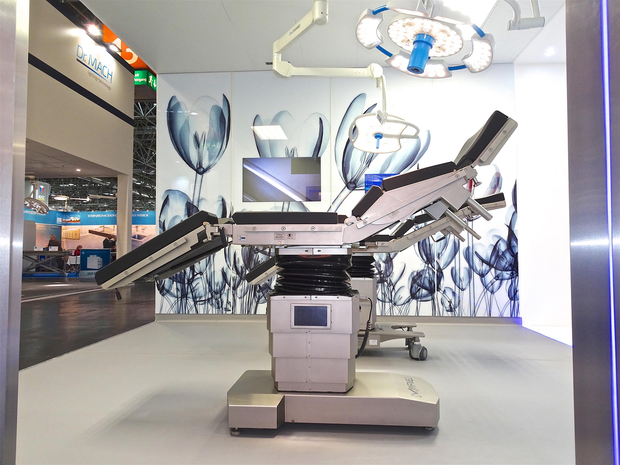 Stół operacyjny na stoisku targowym 