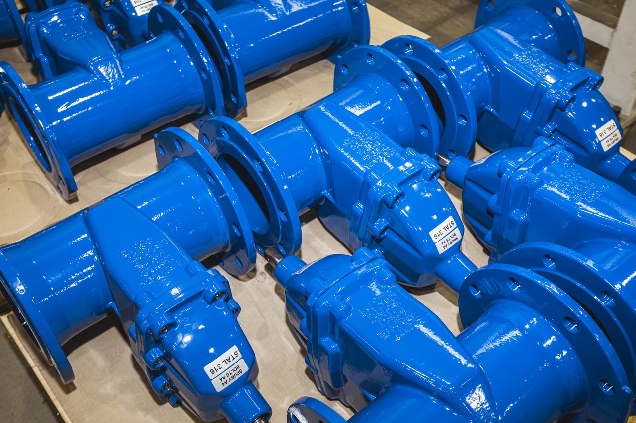 Wiele niebieskich rur