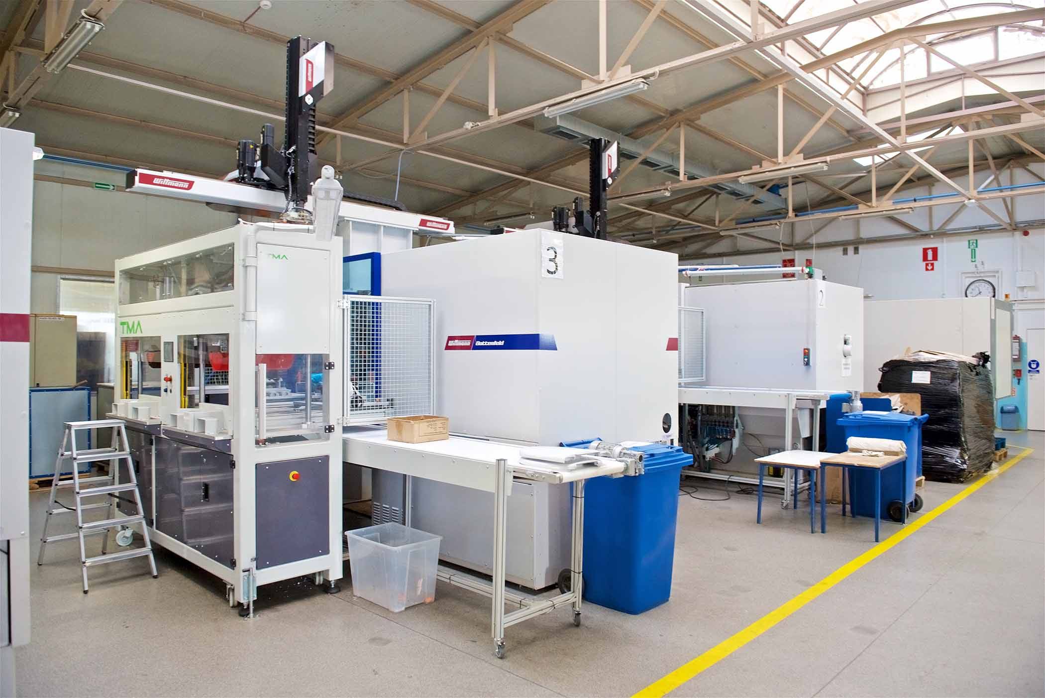 Linia produkcyjna umieszczona na hali