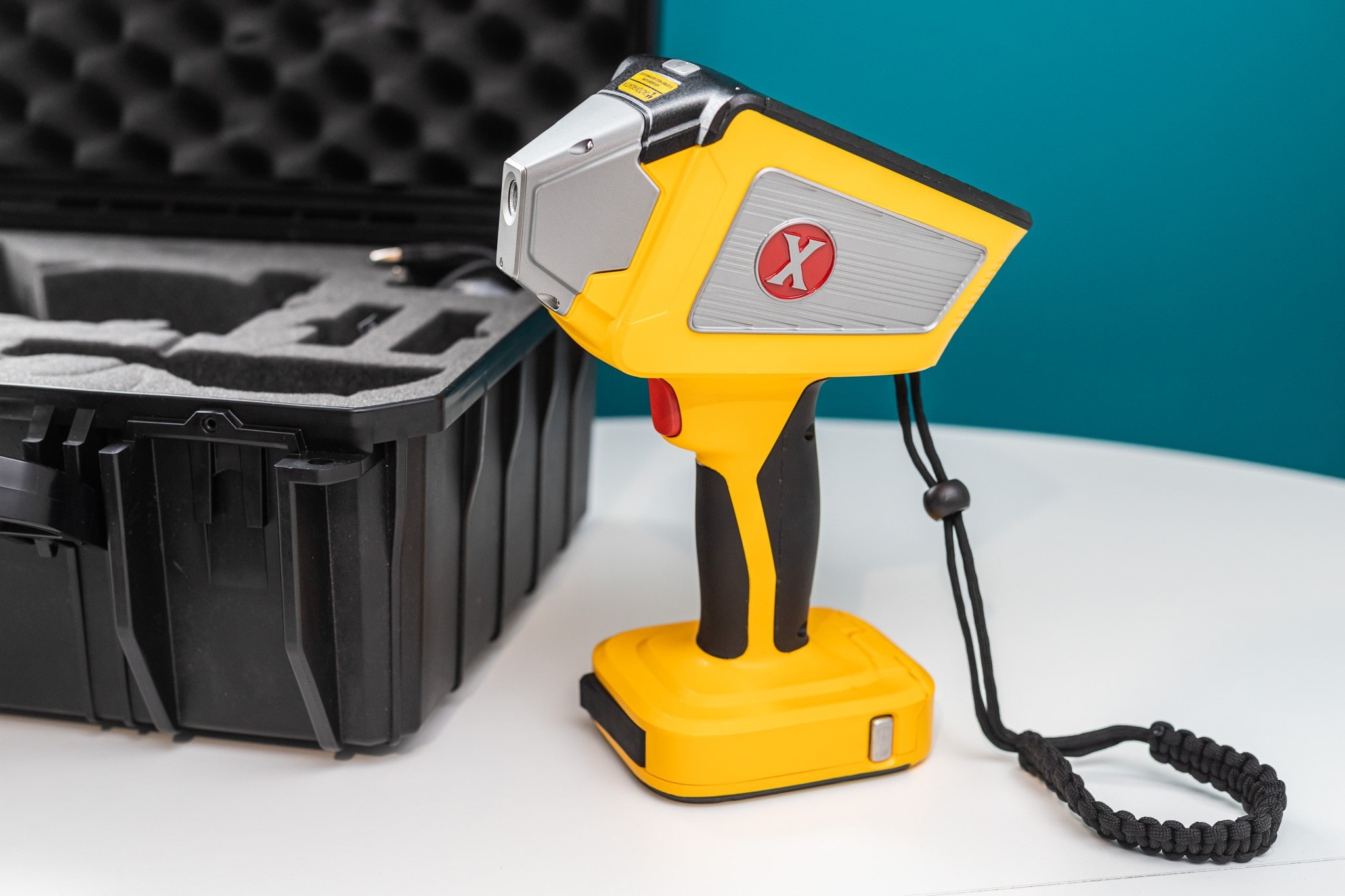 Żółte urządzenie