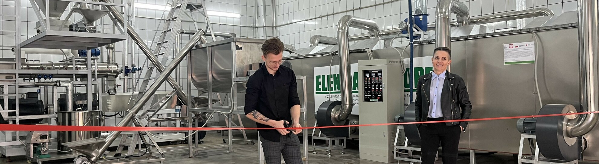 otwarcie hali produkcyjnej z pracownikami 