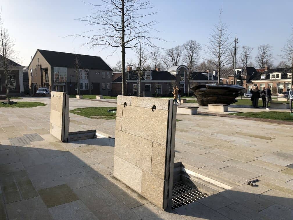 Otwarte włazy w przestrzeni miejskiej; Open hatches in urban environment