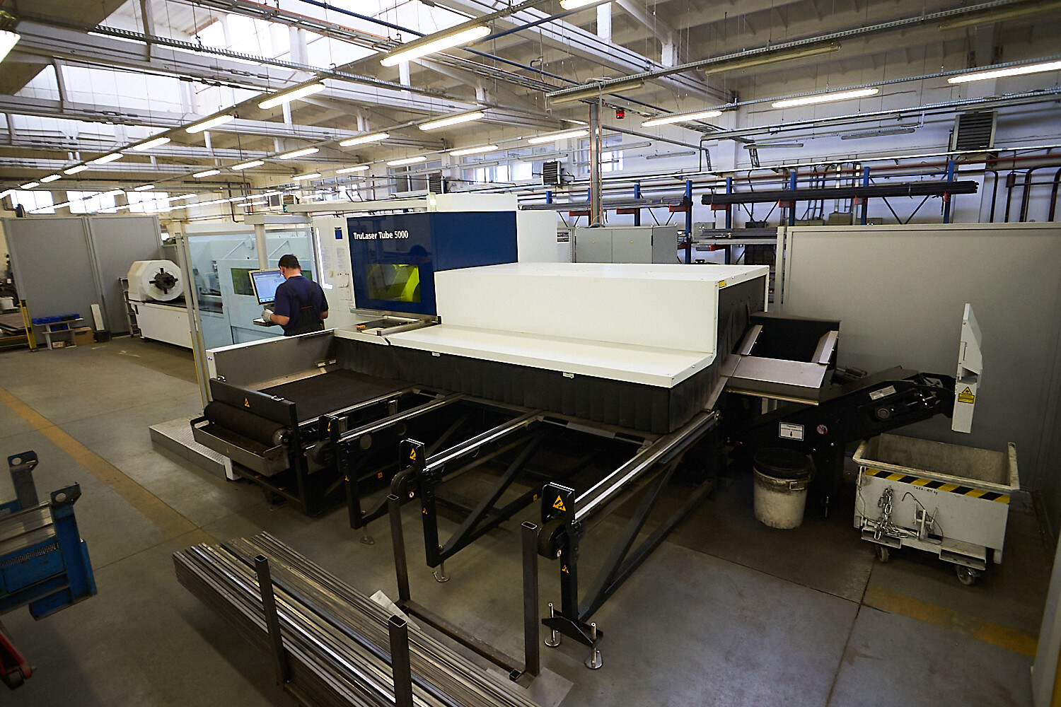 maszyna na hali produkcyjnej w fabryce 