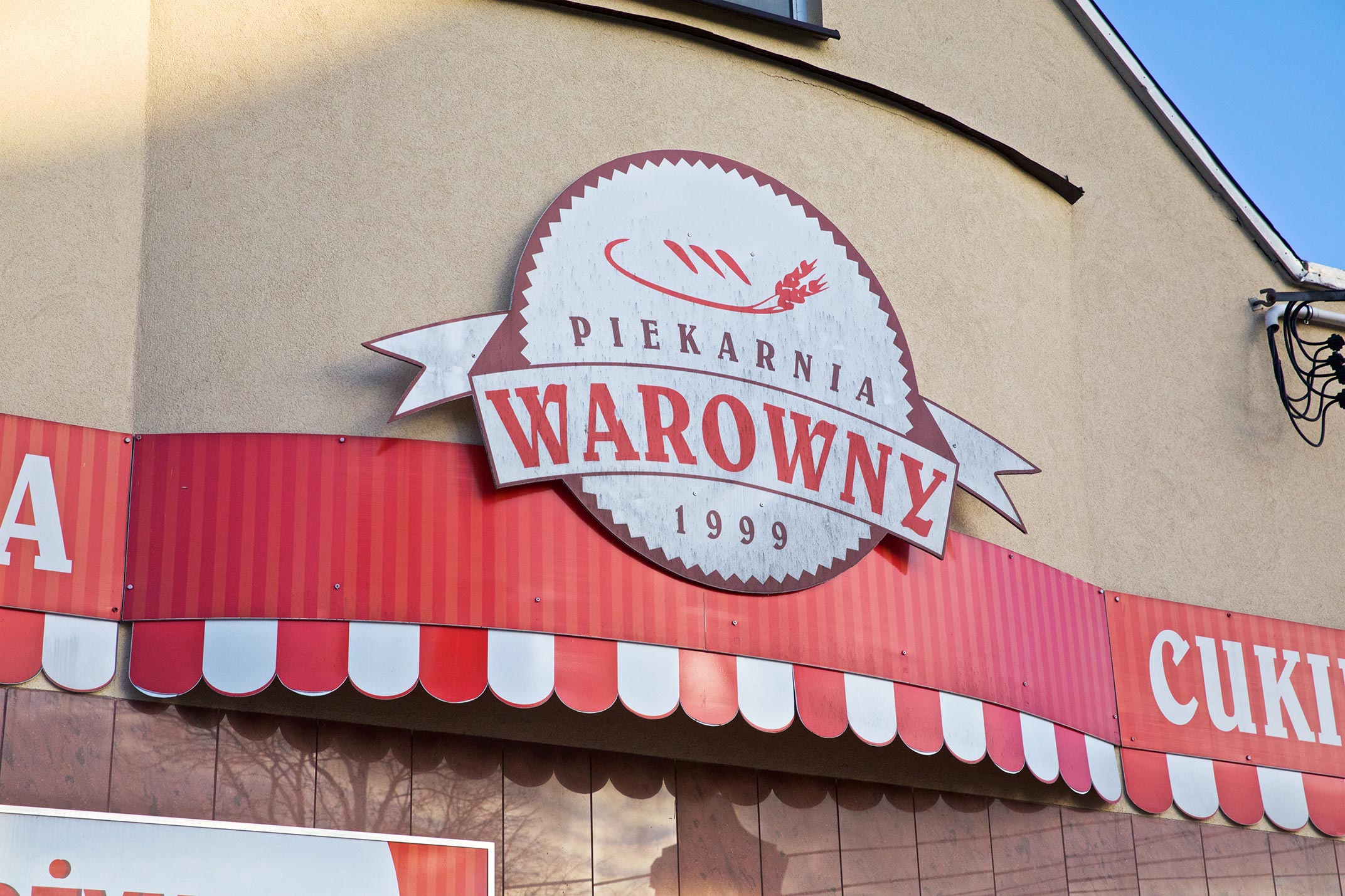 Widok na logo firmy, umieszczone na piekarni