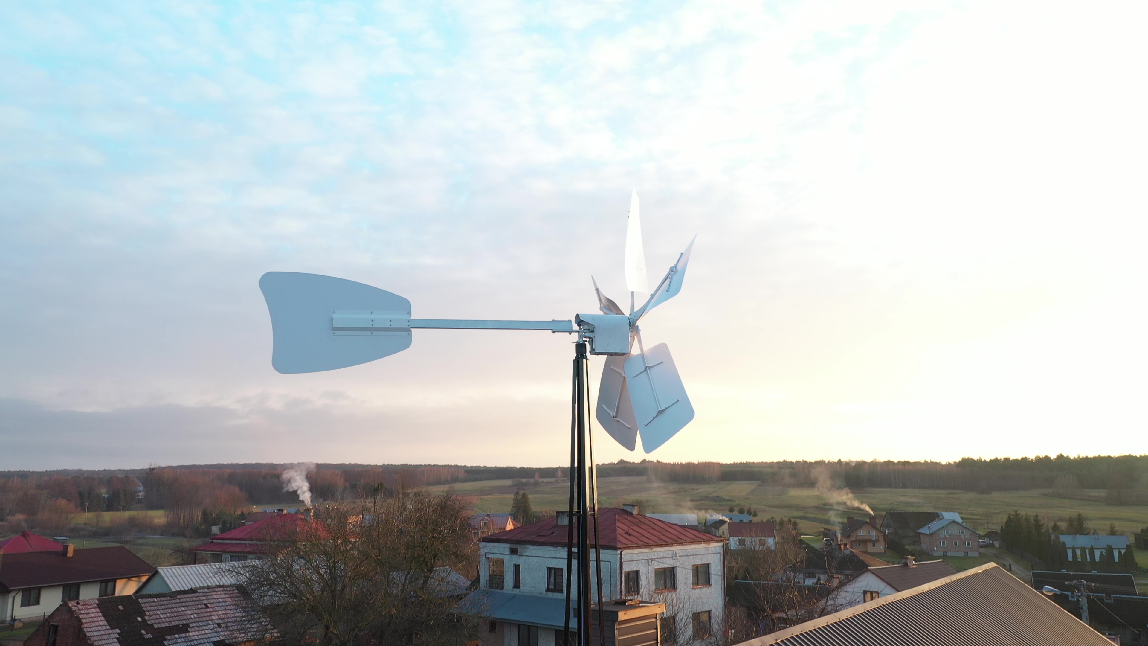 Turbina wiatrowa widoczna z drona